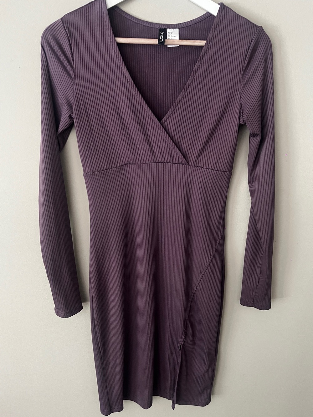 H&M Ribbed Wrap-Style Long Sleeve Dress in Plum